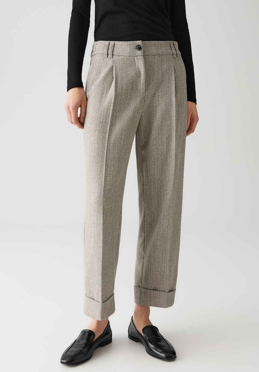 Брюки OPUS MID RISE CROPPED RELAXED FIT HERRINGBONE, Macadamia/Beige
Брюки OPUS MID RISE CROPPED RELAXED FIT HERRINGBONE, Macadamia/Beige