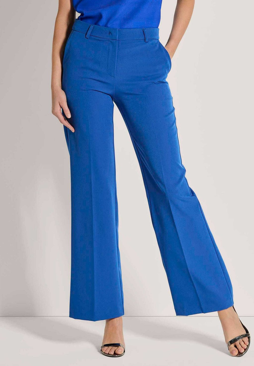 Брюки AUSGESTELLTE BÜGELFALTEN MADELEINE, темно-синий
Брюки AUSGESTELLTE BÜGELFALTEN MADELEINE, темно-синий