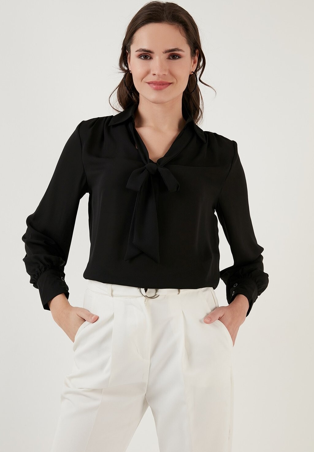 Блузка Regular Fit LELA, черная
Блузка Regular Fit LELA, черная