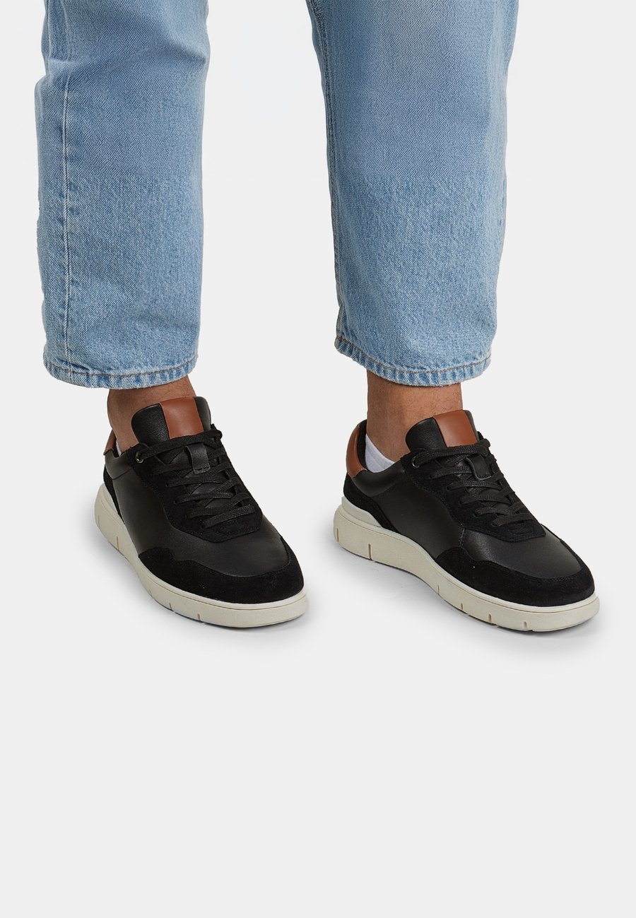 Кроссовки Bata Trainers, Nero/Black
Кроссовки Bata Trainers, Nero/Black