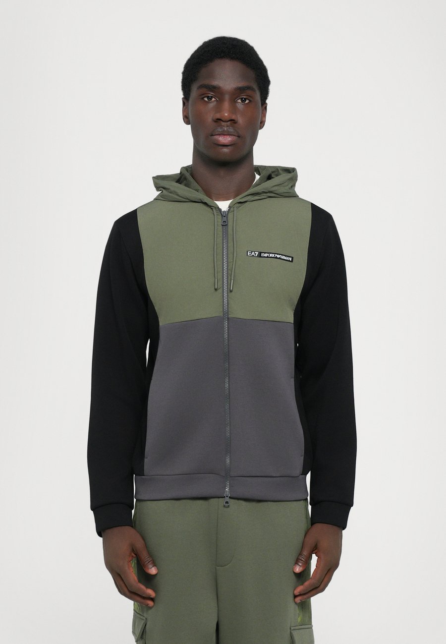 Худи EA7 Emporio Armani TRAIN ATHLETIC COLOUR BLOCK HOODIE, Beetle/Multi-Coloured
Худи EA7 Emporio Armani TRAIN ATHLETIC COLOUR BLOCK HOODIE, Beetle/Multi-Coloured