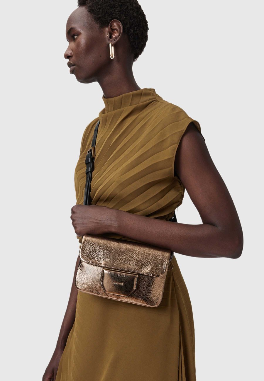 Сумка кросс-боди AllSaints JUPITER XBODY, Warm Brass/Bronze
Сумка кросс-боди AllSaints JUPITER XBODY, Warm Brass/Bronze