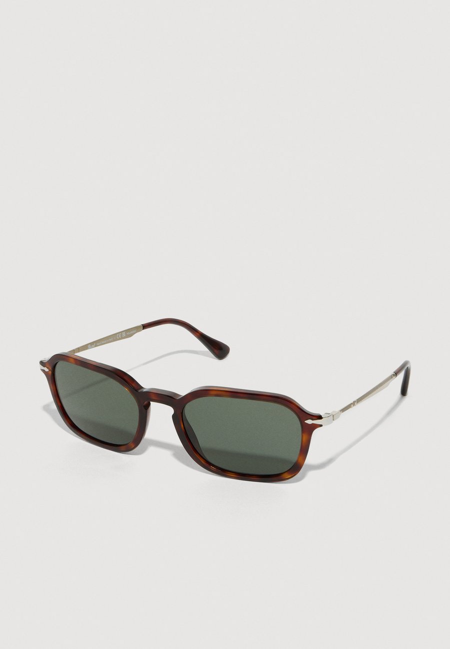 Солнцезащитные очки Persol UNISEX, Havana/Polar Green/Brown
Солнцезащитные очки Persol UNISEX, Havana/Polar Green/Brown