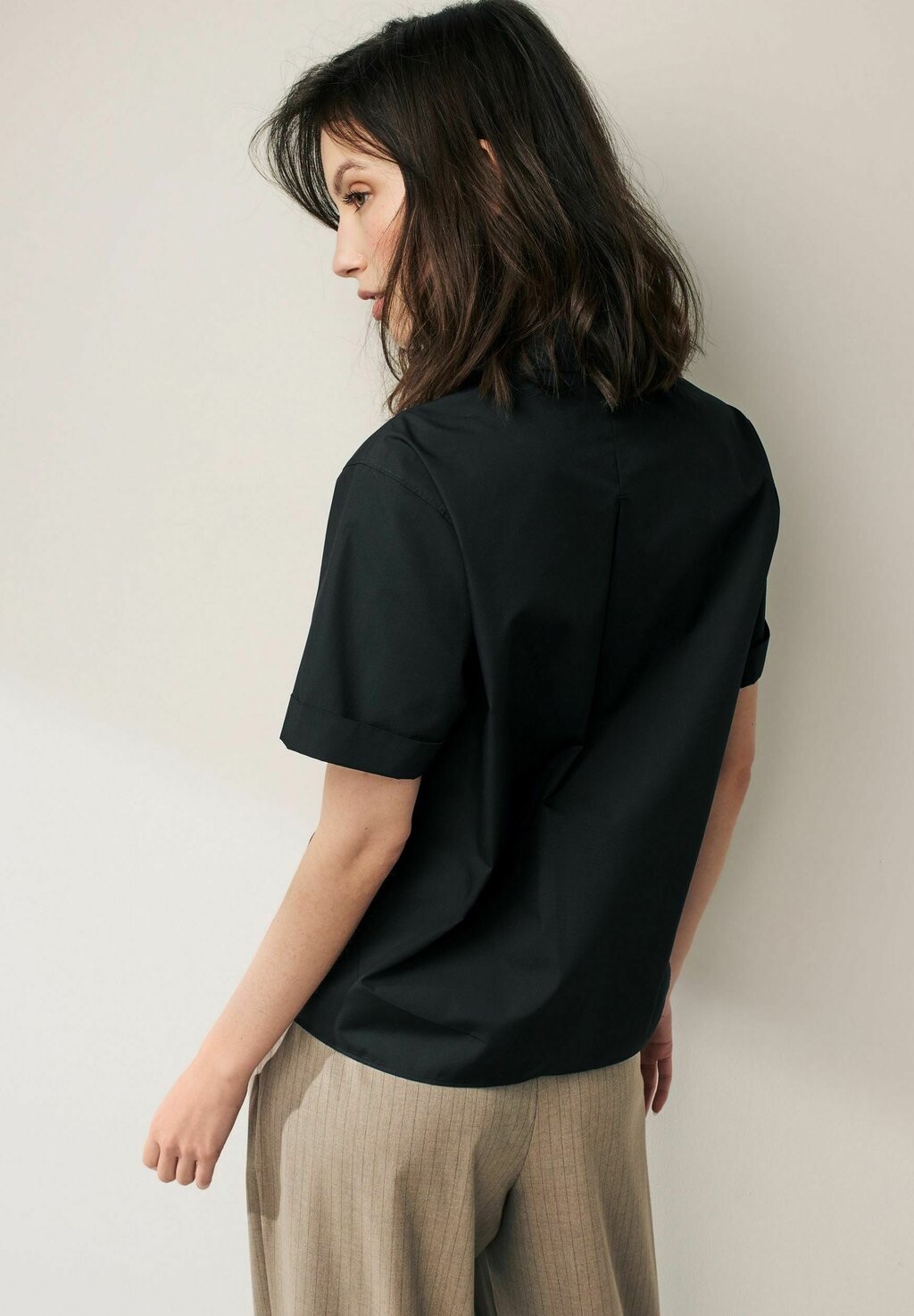 Рубашка Short Sleeve Collared Regular Fit Next, черная
Рубашка Short Sleeve Collared Regular Fit Next, черная