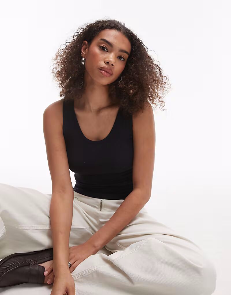 Трикотажный топ-топ ARKET с ребристым узором и круглым вырезом темно-синего цвета
Трикотажный топ-топ ARKET с ребристым узором и круглым вырезом темно-синего цвета