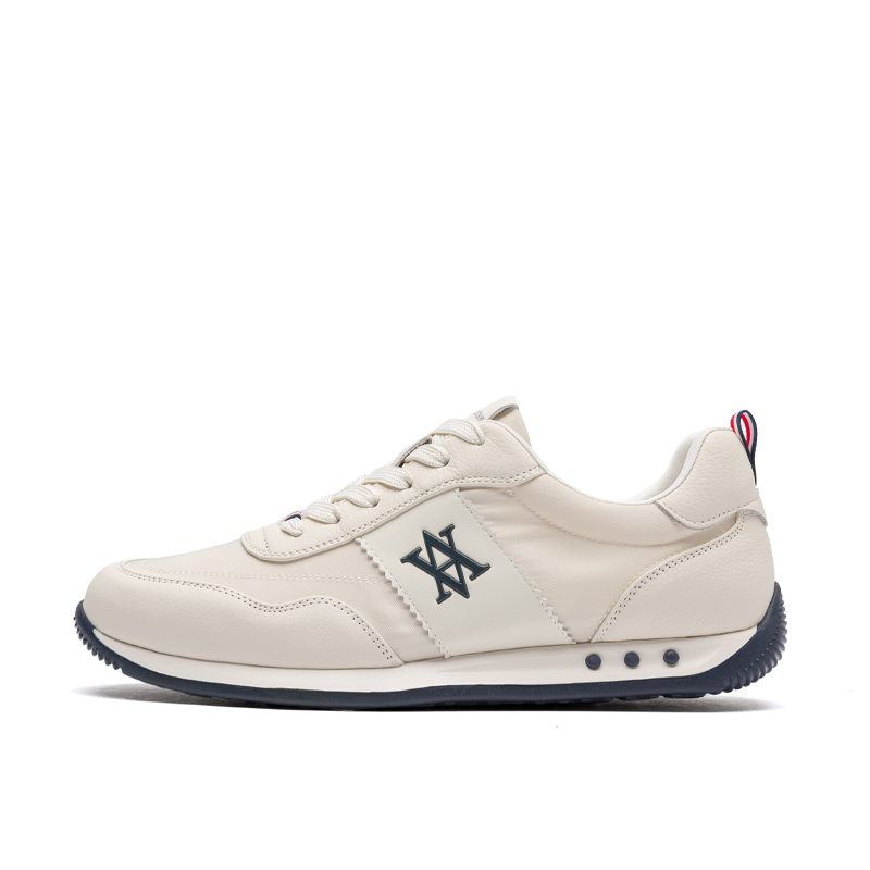 AQUASCUTUM Низкие повседневные туфли мужские белые
AQUASCUTUM Низкие повседневные туфли мужские белые