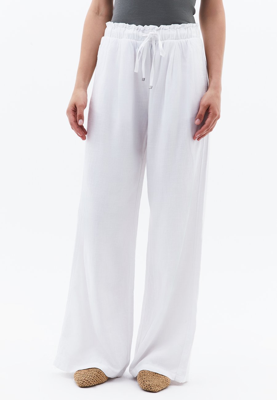 Брюки OXXO HIGH WAIST MIT BEIN FORM, White
Брюки OXXO HIGH WAIST MIT BEIN FORM, White