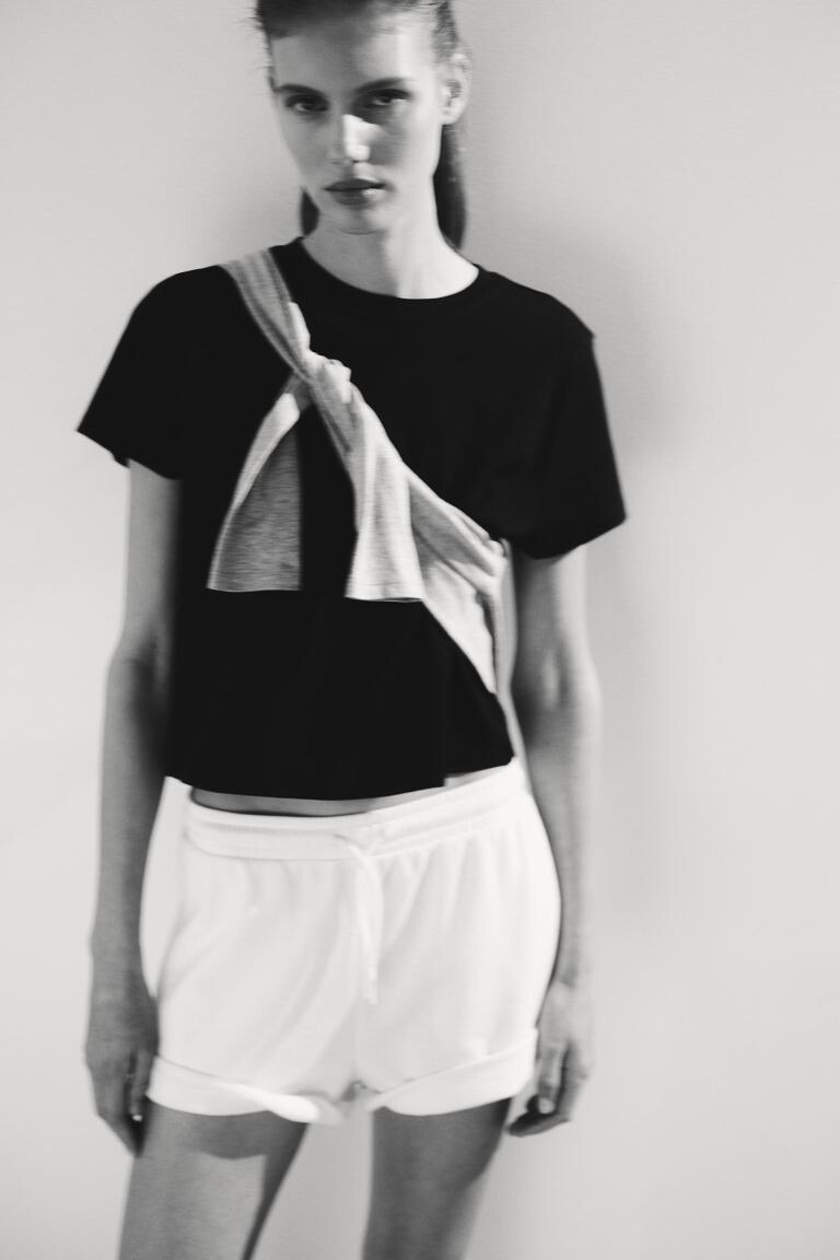 Футболка H&M, черный
Футболка H&M, черный