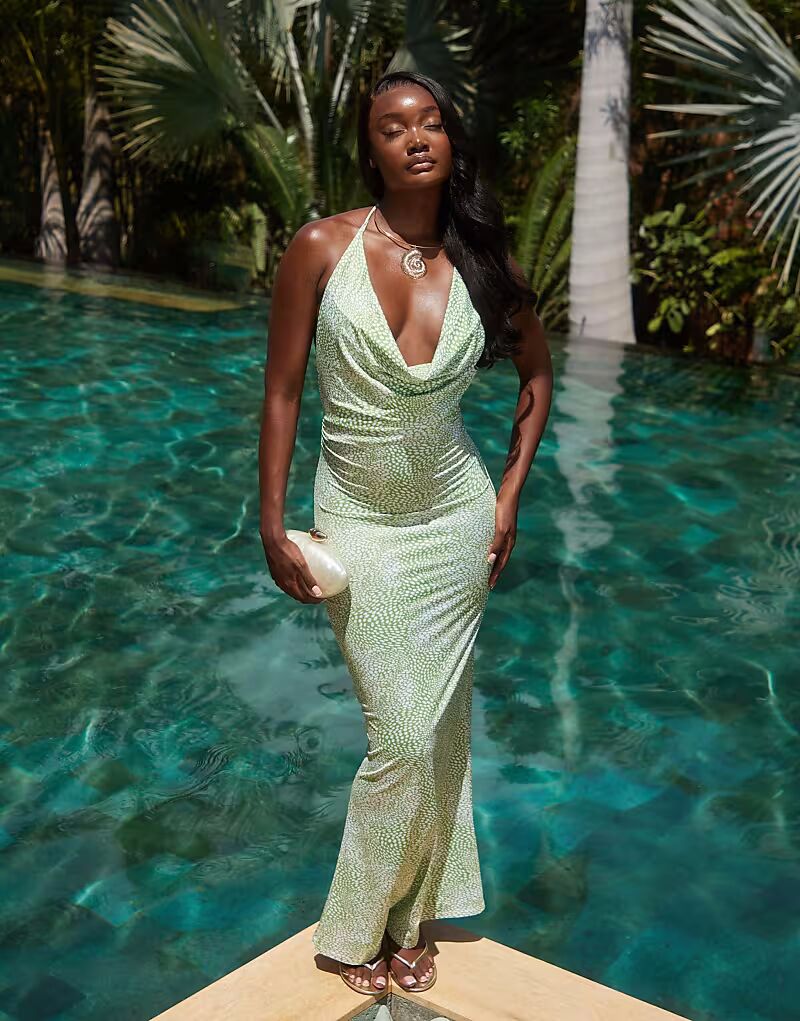 Пляжное платье макси South Beach с воротником-хомутиком в зеленом цвете
Пляжное платье макси South Beach с воротником-хомутиком в зеленом цвете