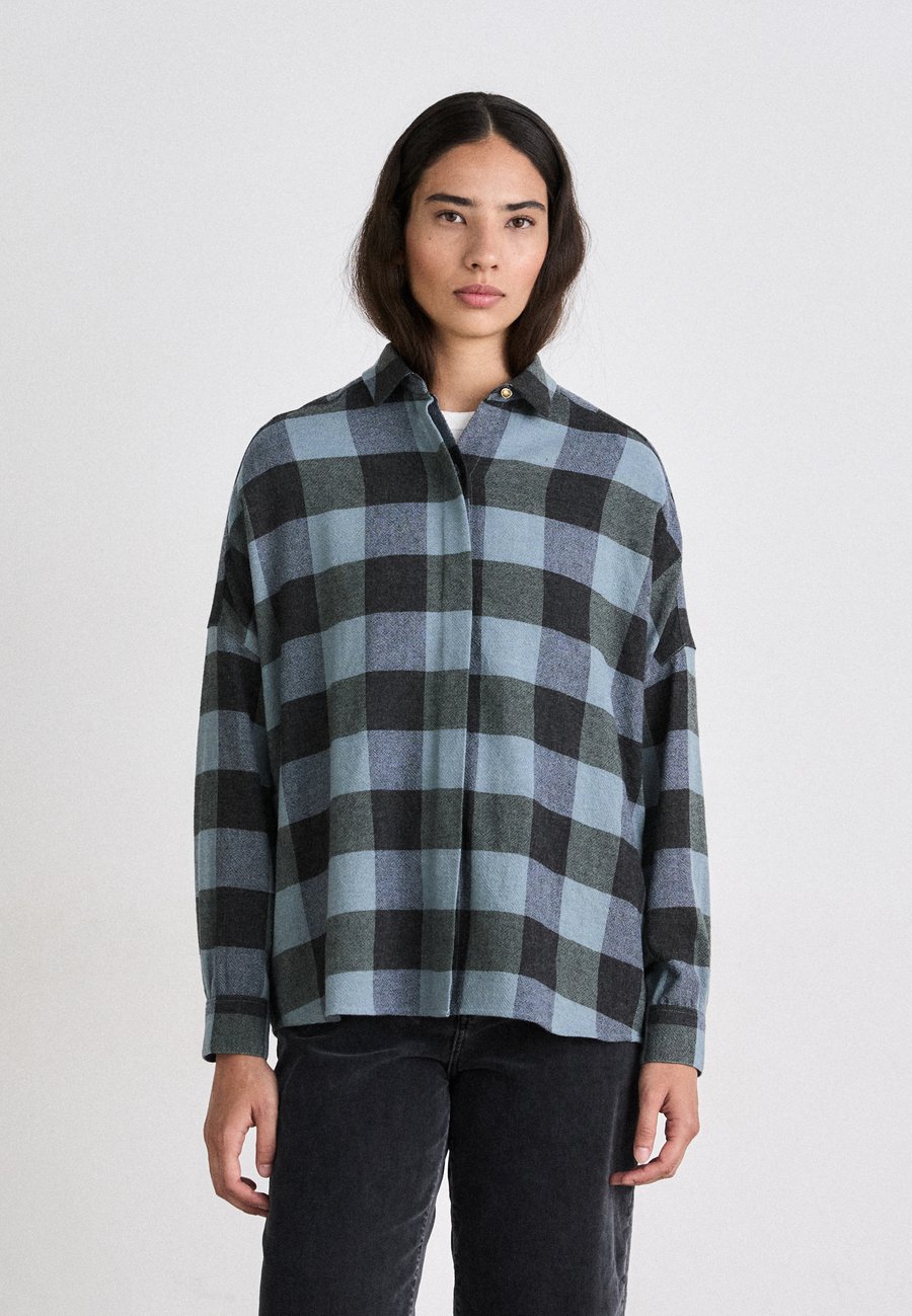 Рубашка sessùn Shirt, Smocky Blue/Dark Blue
Рубашка sessùn Shirt, Smocky Blue/Dark Blue