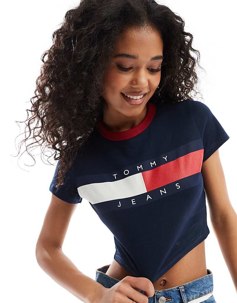 Tommy Jeans – Темно-синяя узкая футболка Ringer с квадратным логотипом в виде флага
Tommy Jeans – Темно-синяя узкая футболка Ringer с квадратным логотипом в виде флага