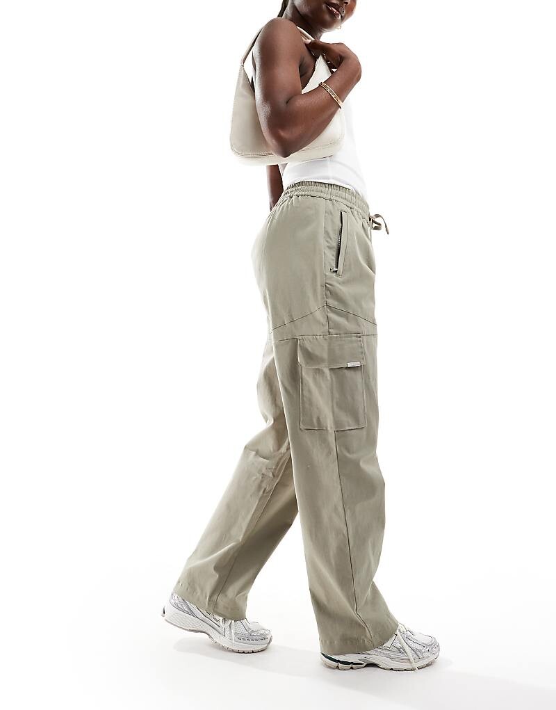 Серо-зеленые брюки-карго Hera
Серо-зеленые брюки-карго Hera