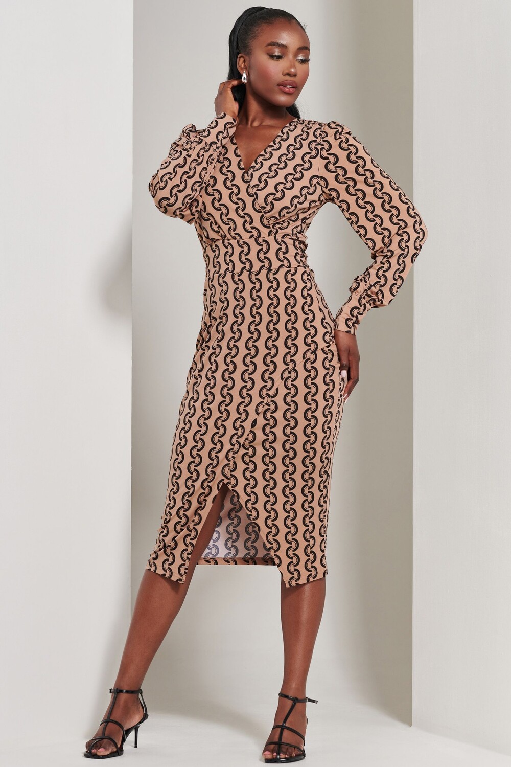 Платье футляр из джерси с принтом и длинными рукавами Jolie Moi, черный
Платье футляр из джерси с принтом и длинными рукавами Jolie Moi, черный