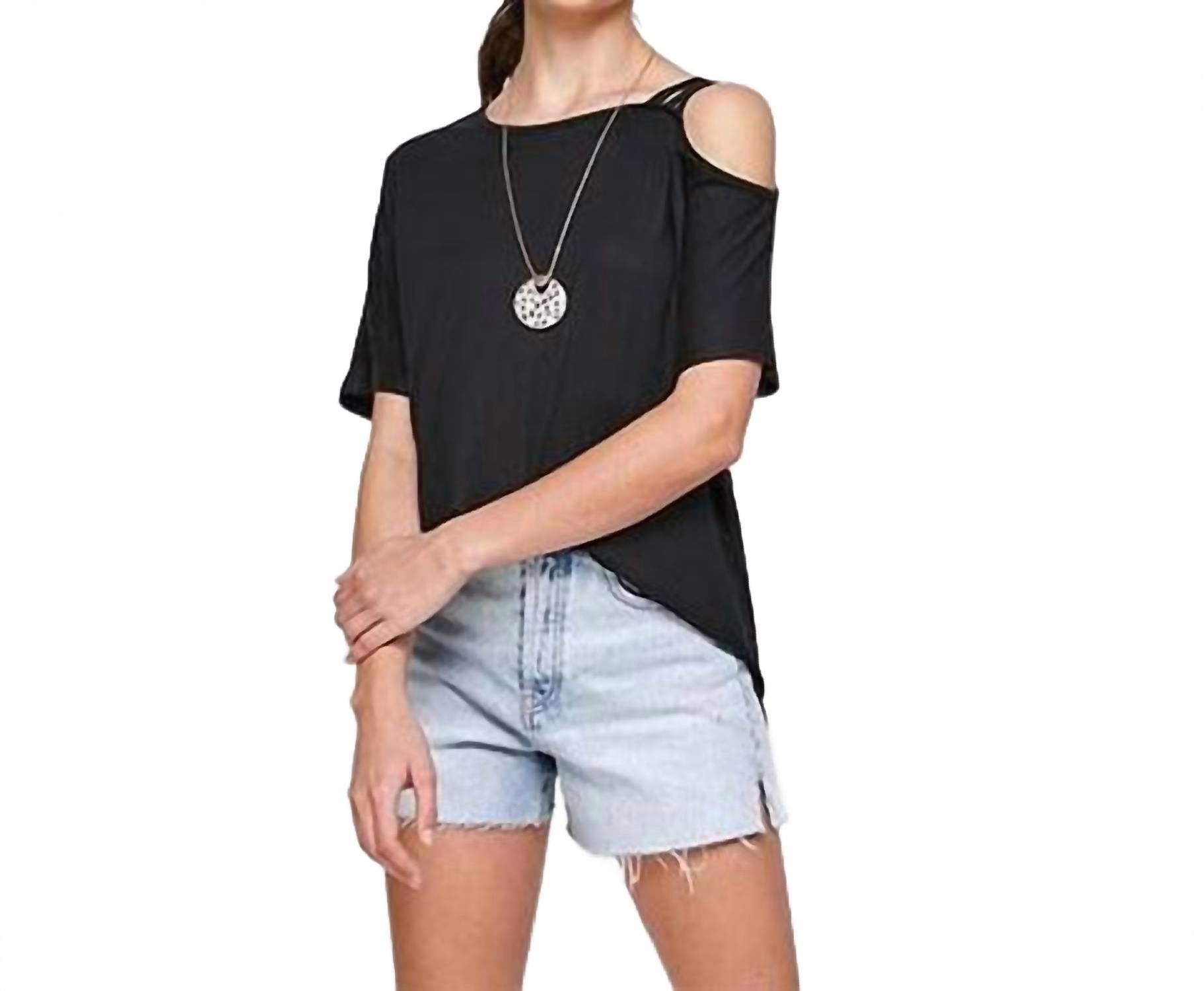 Футболка больших размеров с открытыми плечами и бретельками, черная Wholesale Fashion Square
Футболка больших размеров с открытыми плечами и бретельками, черная Wholesale Fashion Square