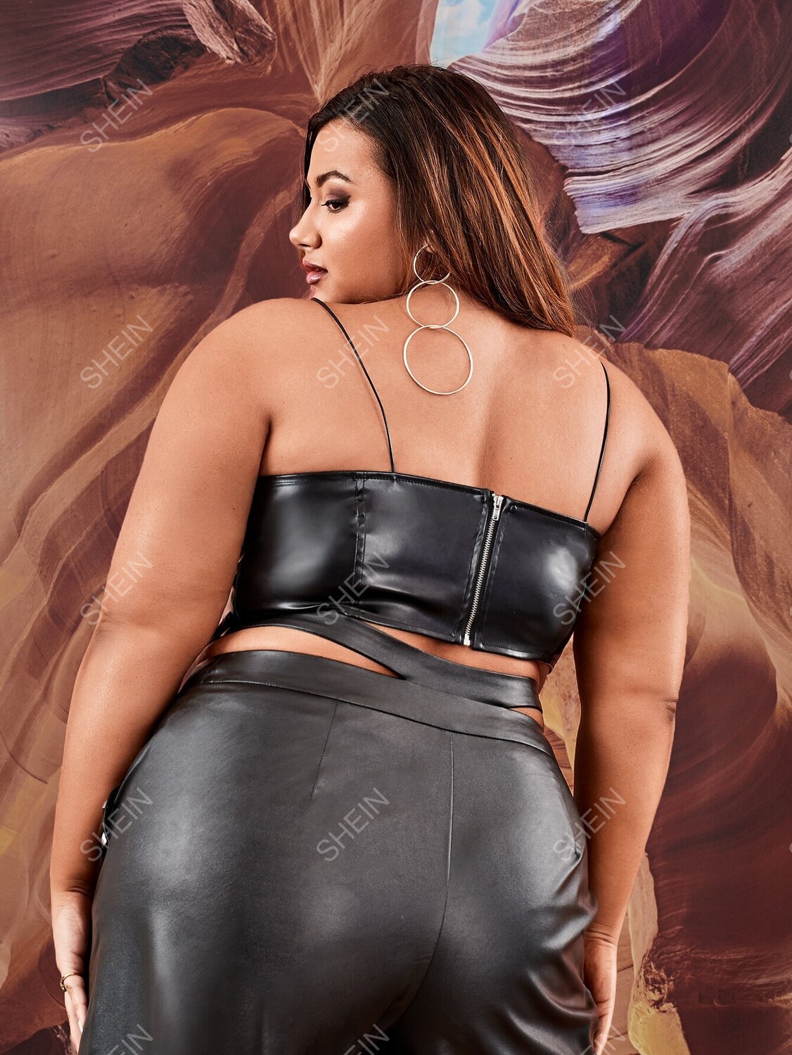 Сплошная рубашка ICON plus size с бриллиантами, асимметричный низ, искусственная кожа Shein, черный
Сплошная рубашка ICON plus size с бриллиантами, асимметричный низ, искусственная кожа Shein, черный