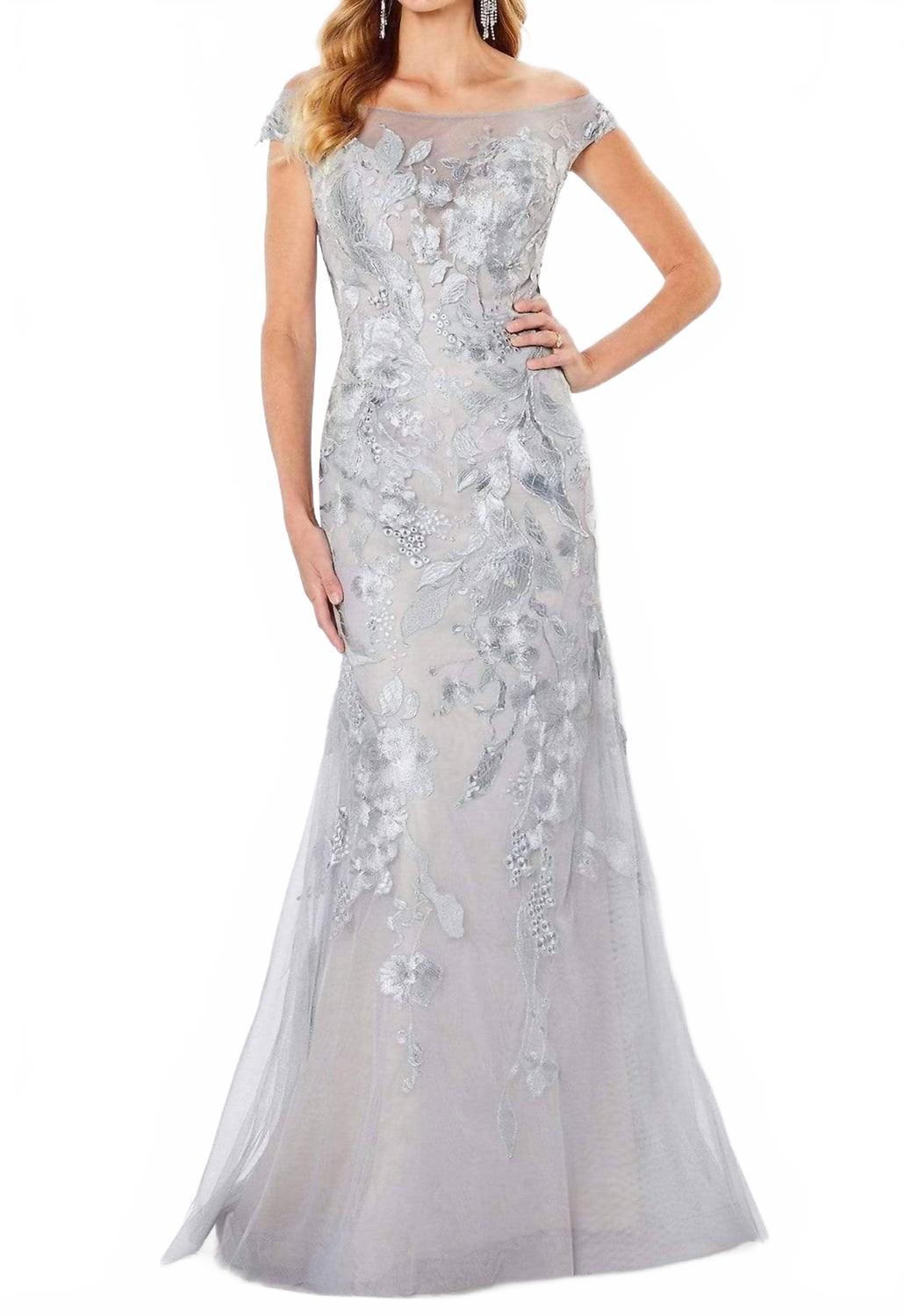 Иллюзион платье с открытыми плечами в серо-бежевом цвете Montage by Mon Cheri
Иллюзион платье с открытыми плечами в серо-бежевом цвете Montage by Mon Cheri