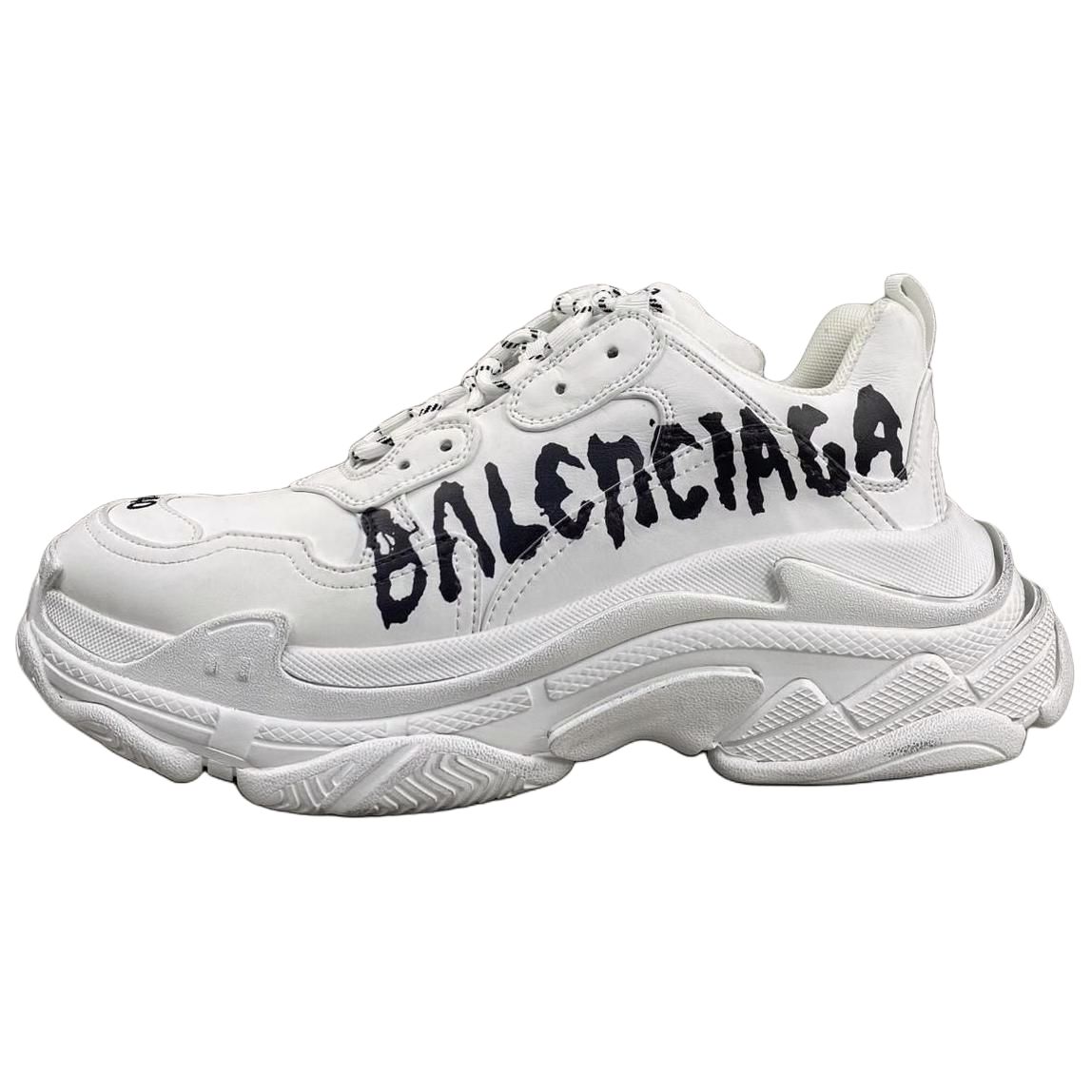 Кроссовки triples s Balenciaga
Кроссовки triples s Balenciaga