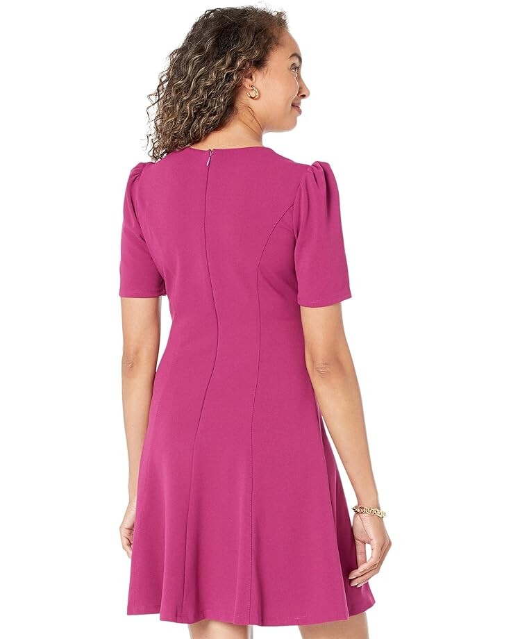 Платье Donna Morgan Square Neck Scuba Crepe Mini Dress, цвет Raspberry
Платье Donna Morgan Square Neck Scuba Crepe Mini Dress, цвет Raspberry