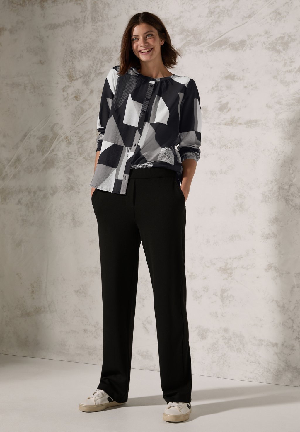 Блуза MIT GRAFISCHEM MUSTER Cecil, черный
Блуза MIT GRAFISCHEM MUSTER Cecil, черный