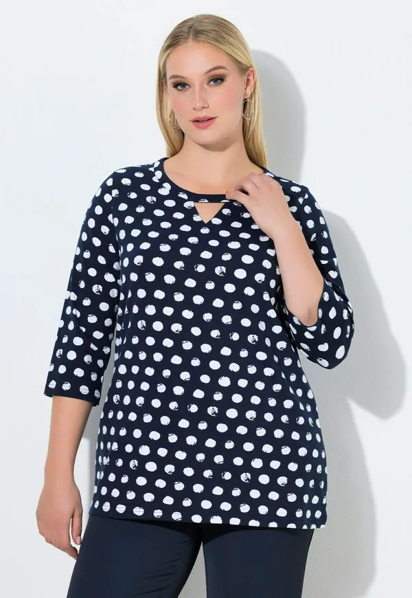 Футболка в горошек с рукавами 3/4, вырезом-«замочной скважиной», длинными рукавами. Ulla Popken, Off-White, Белый, Футболка в горошек с рукавами 3/4, вырезом-«замочной скважиной», длинными рукавами. Ulla Popken, Off-White
Футболка в горошек с рукавами 3/4, вырезом-«замочной скважиной», длинными рукавами. Ulla Popken, Off-White, Белый, Футболка в горошек с рукавами 3/4, вырезом-«замочной скважиной», длинными рукавами. Ulla Popken, Off-White