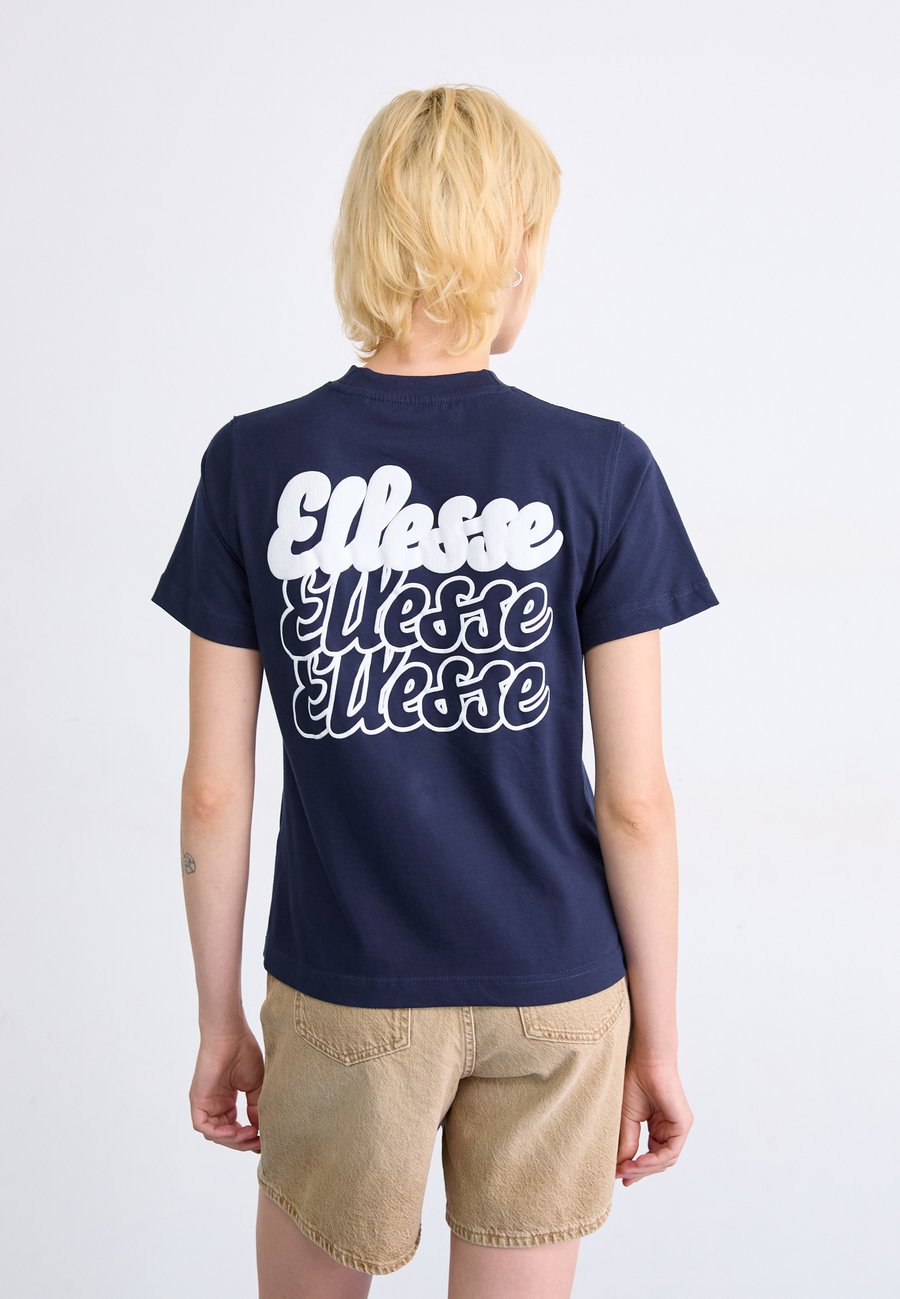 Футболка Ellesse SOFFIO TEE, Navy/Dark Blue, Синий, Футболка Ellesse SOFFIO TEE, Navy/Dark Blue
Футболка Ellesse SOFFIO TEE, Navy/Dark Blue, Синий, Футболка Ellesse SOFFIO TEE, Navy/Dark Blue