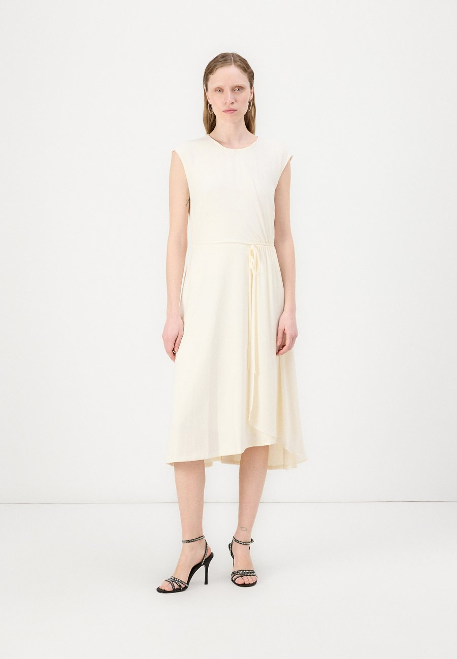 Платье DKNY TIE DETAIL MIDI, Eggshell/Off-White
Платье DKNY TIE DETAIL MIDI, Eggshell/Off-White