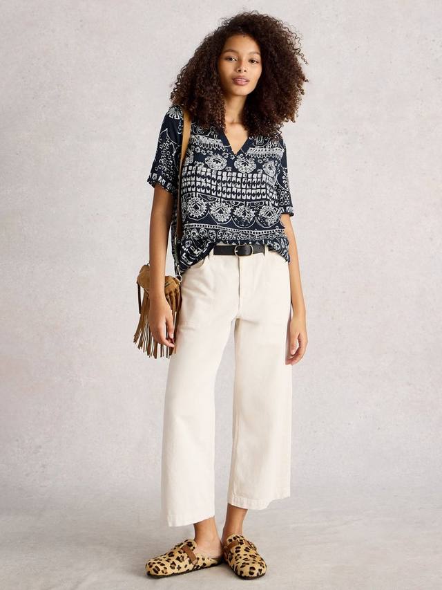 Топ Elisa Abstract White Stuff, Navy
Топ Elisa Abstract White Stuff, Navy