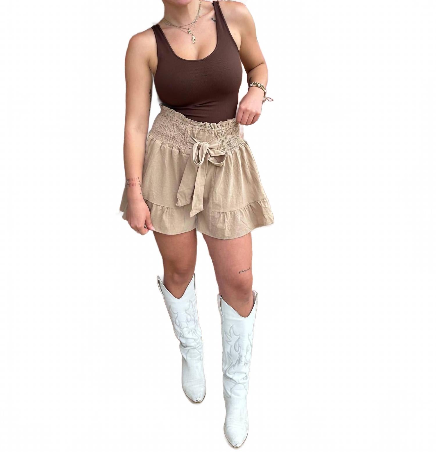 Шорты с высокой талией цвета хаки UNISHE
Шорты с высокой талией цвета хаки UNISHE