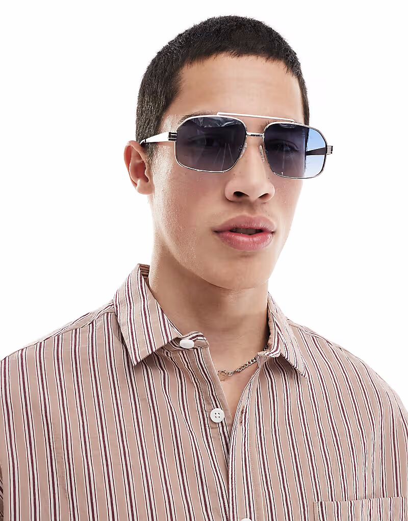 Солнцезащитные очки-авиаторы ASOS DESIGN из серебристого металла с синими градиентными линзами
Солнцезащитные очки-авиаторы ASOS DESIGN из серебристого металла с синими градиентными линзами