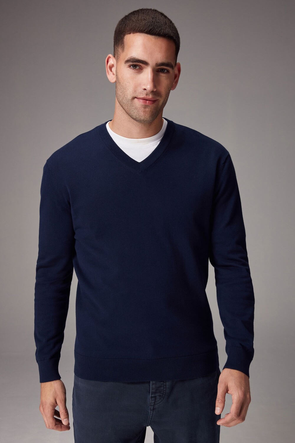 Классический крой, джемпер с V образным вырезом из хлопка Next, синий
Классический крой, джемпер с V образным вырезом из хлопка Next, синий