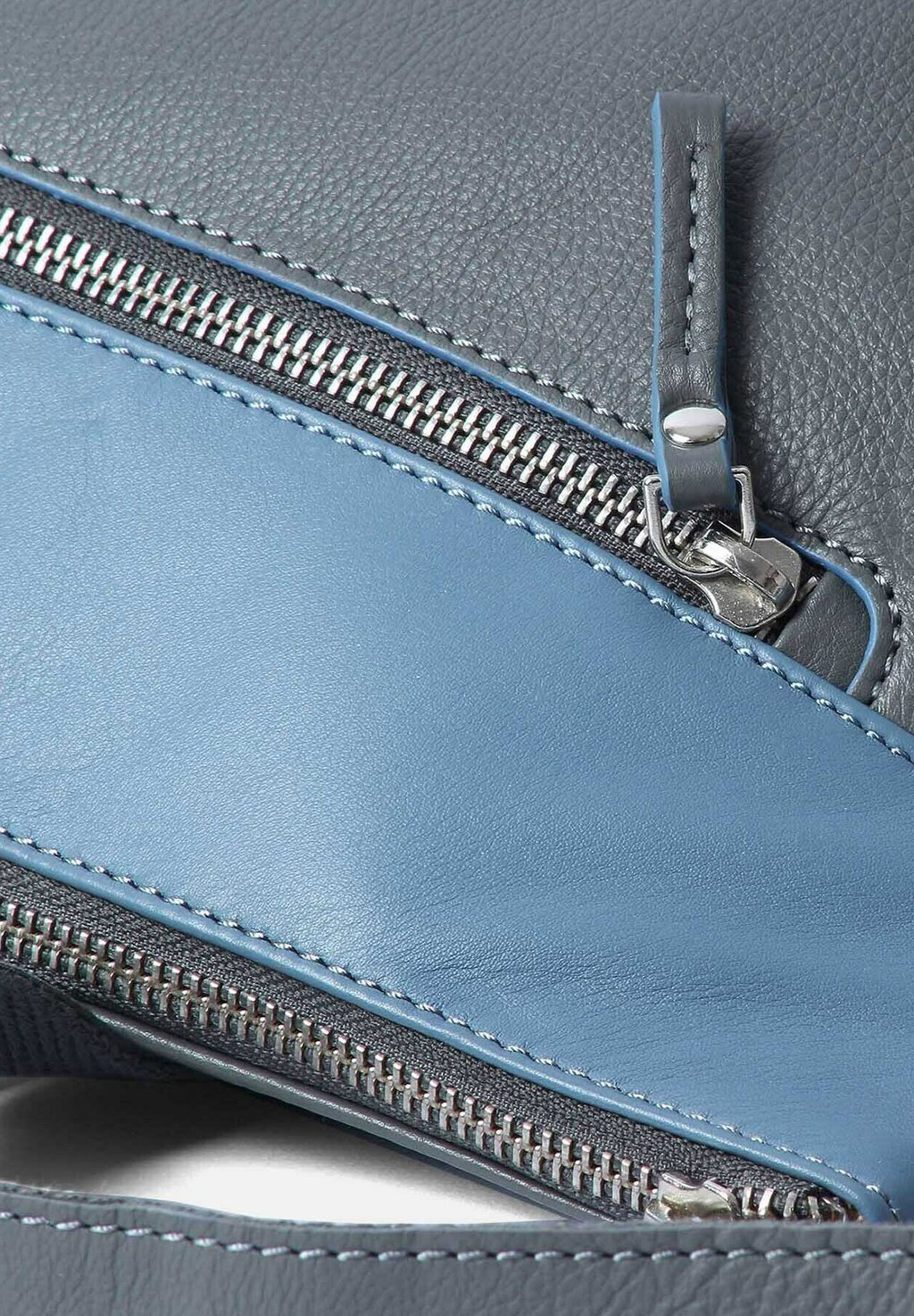 Рюкзак FEMEN Vargu, серый
Рюкзак FEMEN Vargu, серый