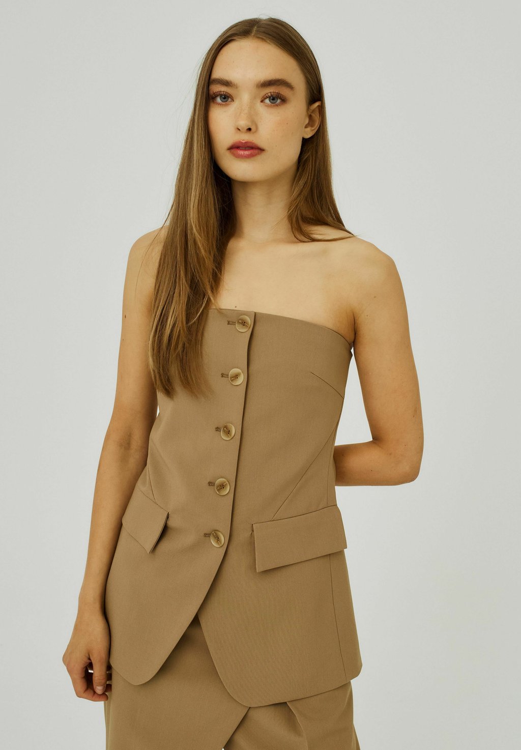 Топ ELUNA TUBE NORR, бежевый
Топ ELUNA TUBE NORR, бежевый