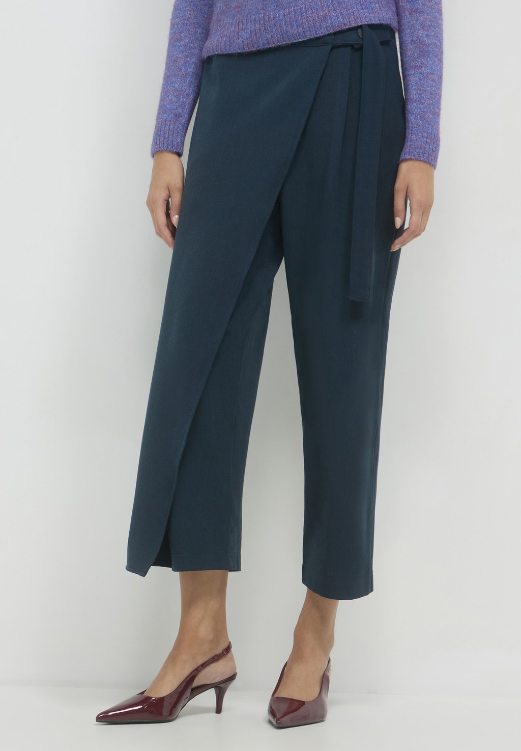 Брюки Calliope, темно-синий
Брюки Calliope, темно-синий