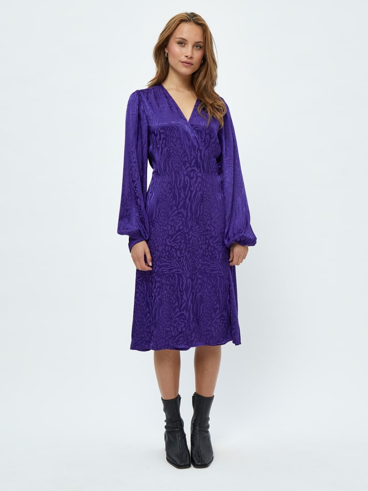 Платье цвета фиолетового индиго minus
Платье цвета фиолетового индиго minus