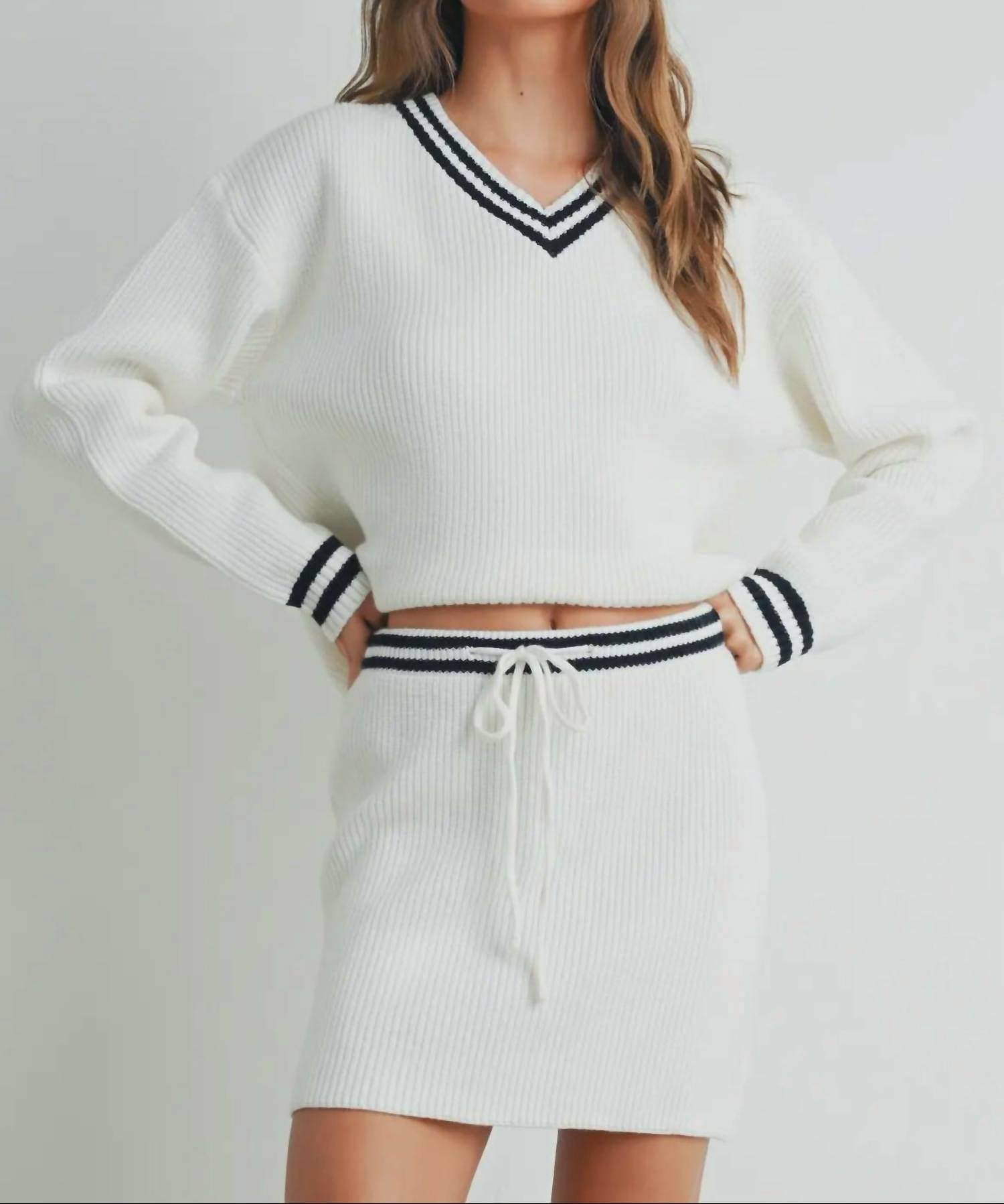 Свитер и юбка цвета слоновой кости/черного цвета Buttermelon
Свитер и юбка цвета слоновой кости/черного цвета Buttermelon