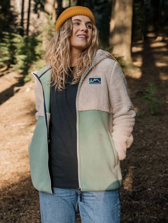 Нестлинг худи из флиса с подкладкой шерпой Passenger, White/Green
Нестлинг худи из флиса с подкладкой шерпой Passenger, White/Green