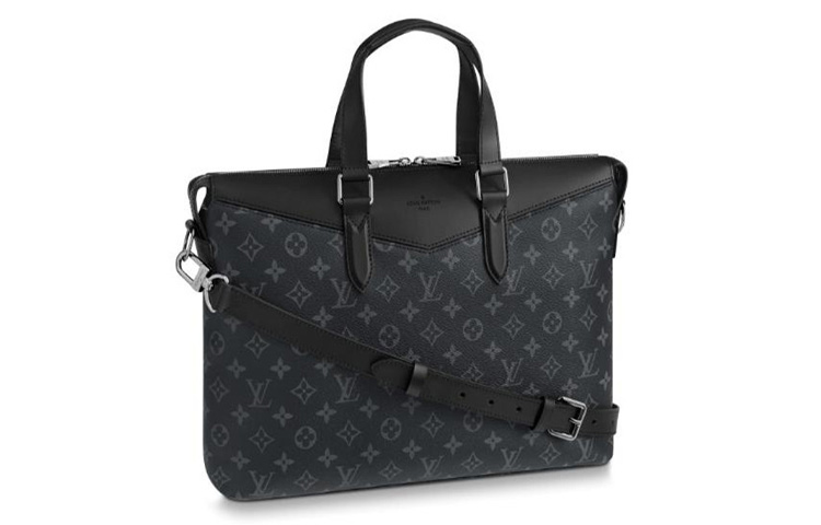 LOUIS VUITTON Чемодан Explorer Monogram Eclipse черно-серый
LOUIS VUITTON Чемодан Explorer Monogram Eclipse черно-серый