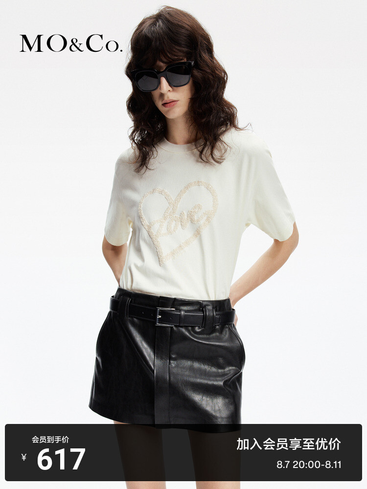 Футболка Moco 2024 с короткими рукавами и вышивкой, бежевый
Футболка Moco 2024 с короткими рукавами и вышивкой, бежевый