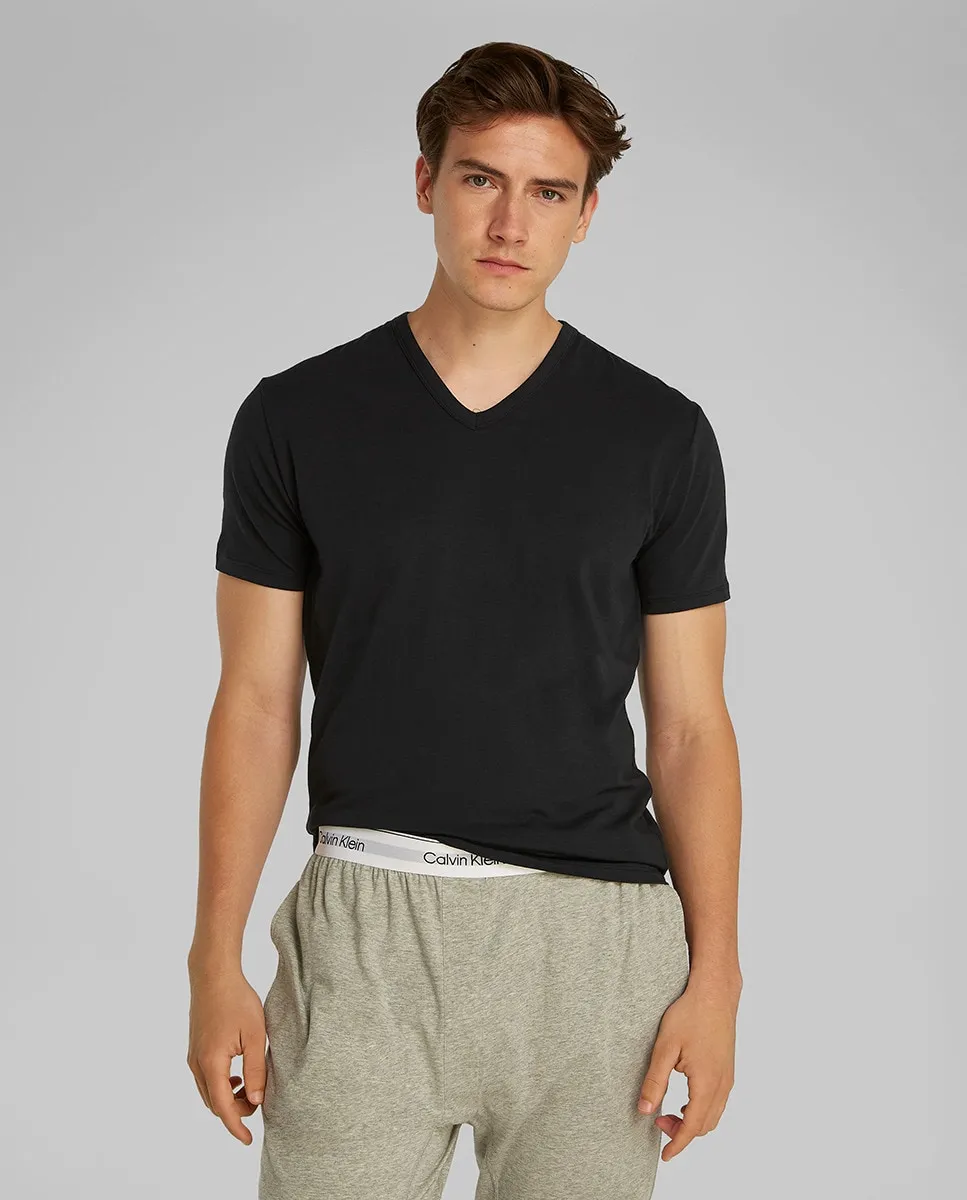 Упаковка из 3 футболок с короткими рукавами и V-образным вырезом Calvin Klein, черный
Упаковка из 3 футболок с короткими рукавами и V-образным вырезом Calvin Klein, черный