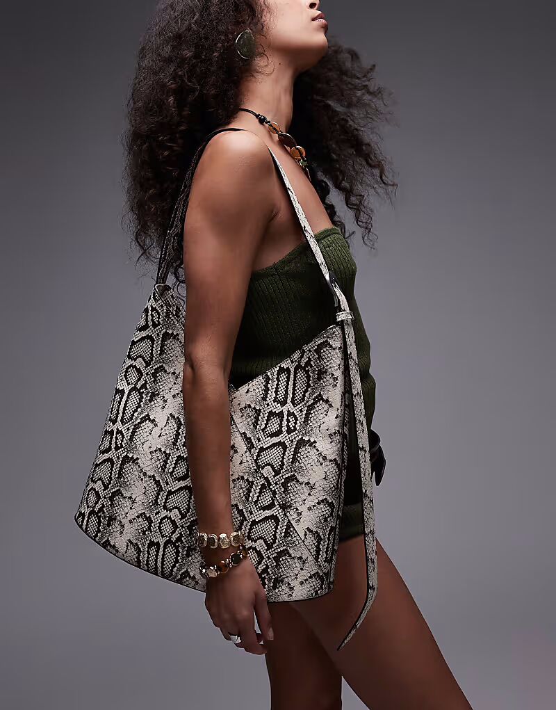 Сумка-шоппер Thea V со змеиным принтом Topshop
Сумка-шоппер Thea V со змеиным принтом Topshop