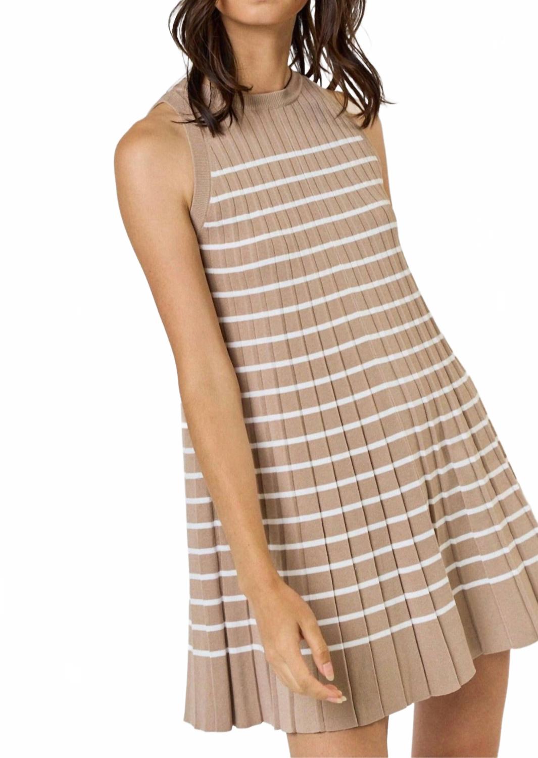 Полосатое плиссированное платье-свитер без рукавов мини в цвете тауп Lalavon, Taupe
Полосатое плиссированное платье-свитер без рукавов мини в цвете тауп Lalavon, Taupe