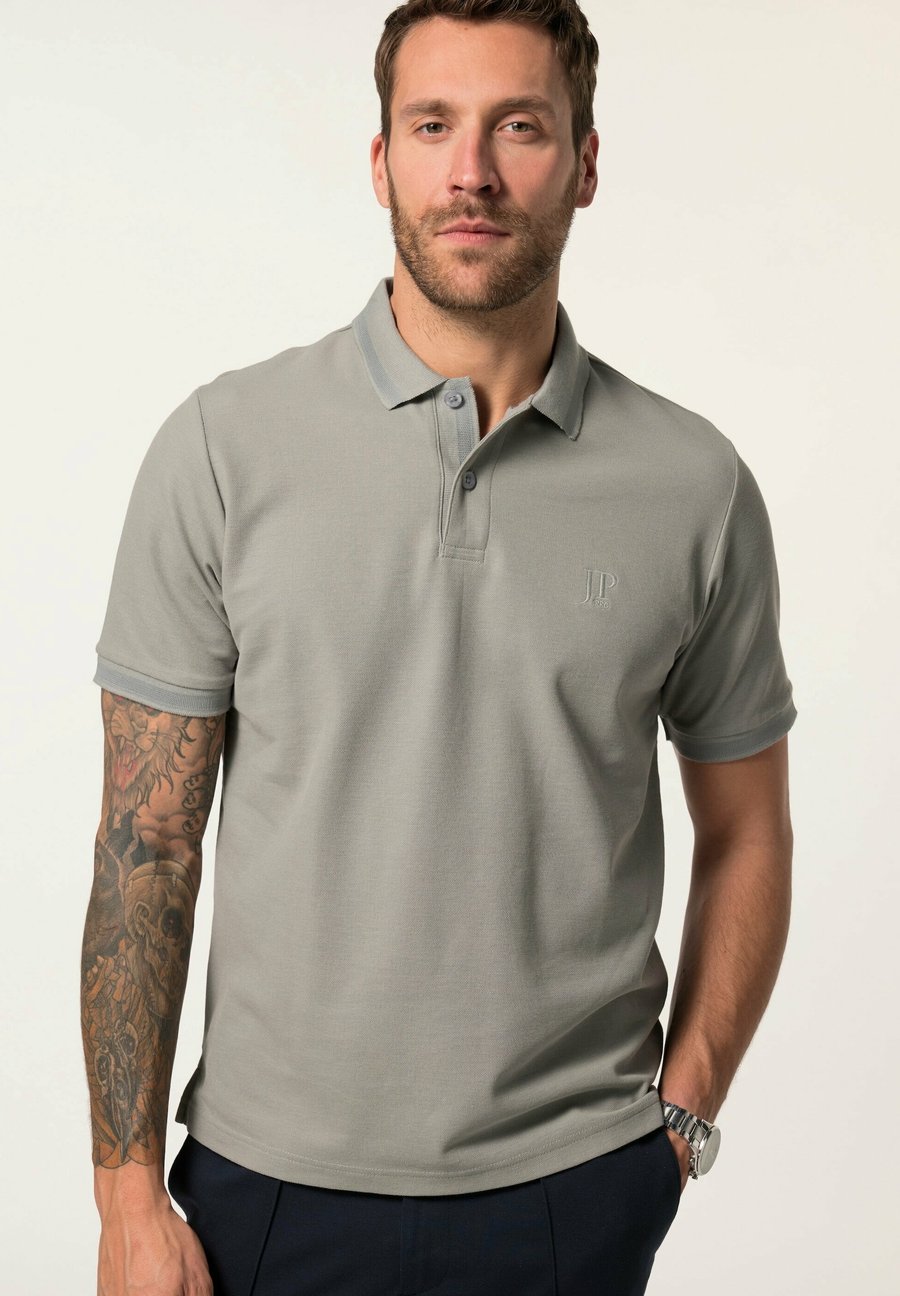 Поло JP1880 SHORT SLEEVE, Ash Gray/Grey, Серый, Поло JP1880 SHORT SLEEVE, Ash Gray/Grey
Поло JP1880 SHORT SLEEVE, Ash Gray/Grey, Серый, Поло JP1880 SHORT SLEEVE, Ash Gray/Grey