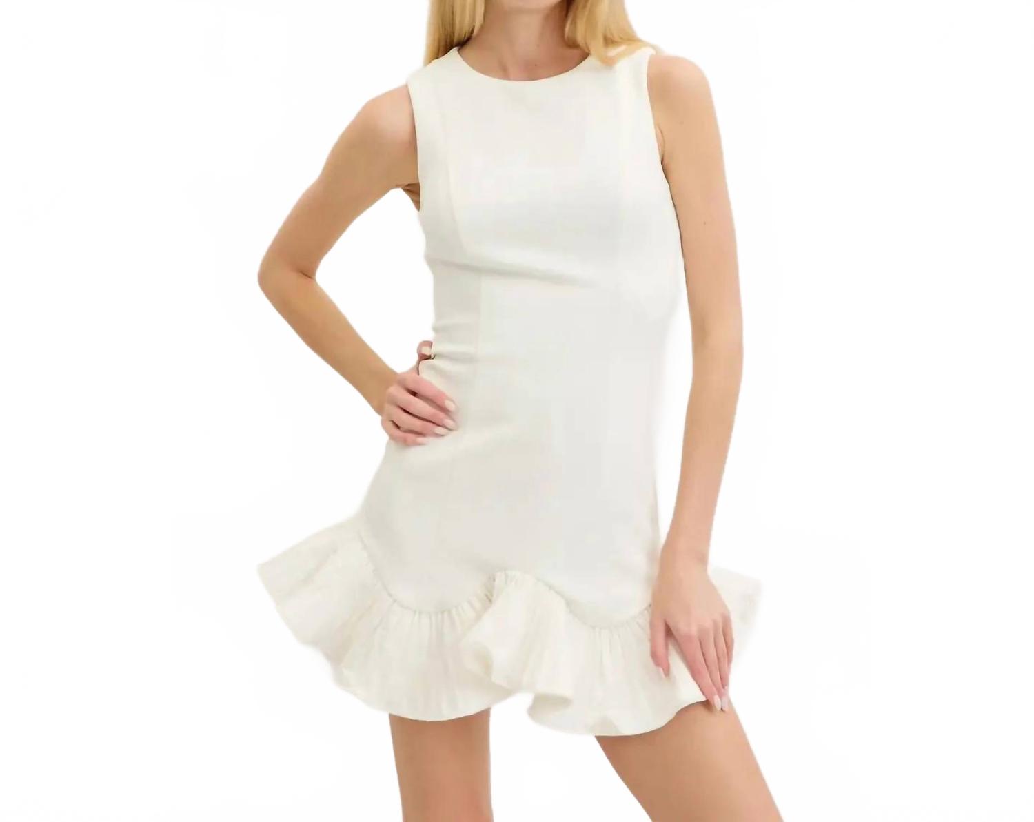 Платье с воланами и развевающимся подолом белого цвета Lena, белый
Платье с воланами и развевающимся подолом белого цвета Lena, белый