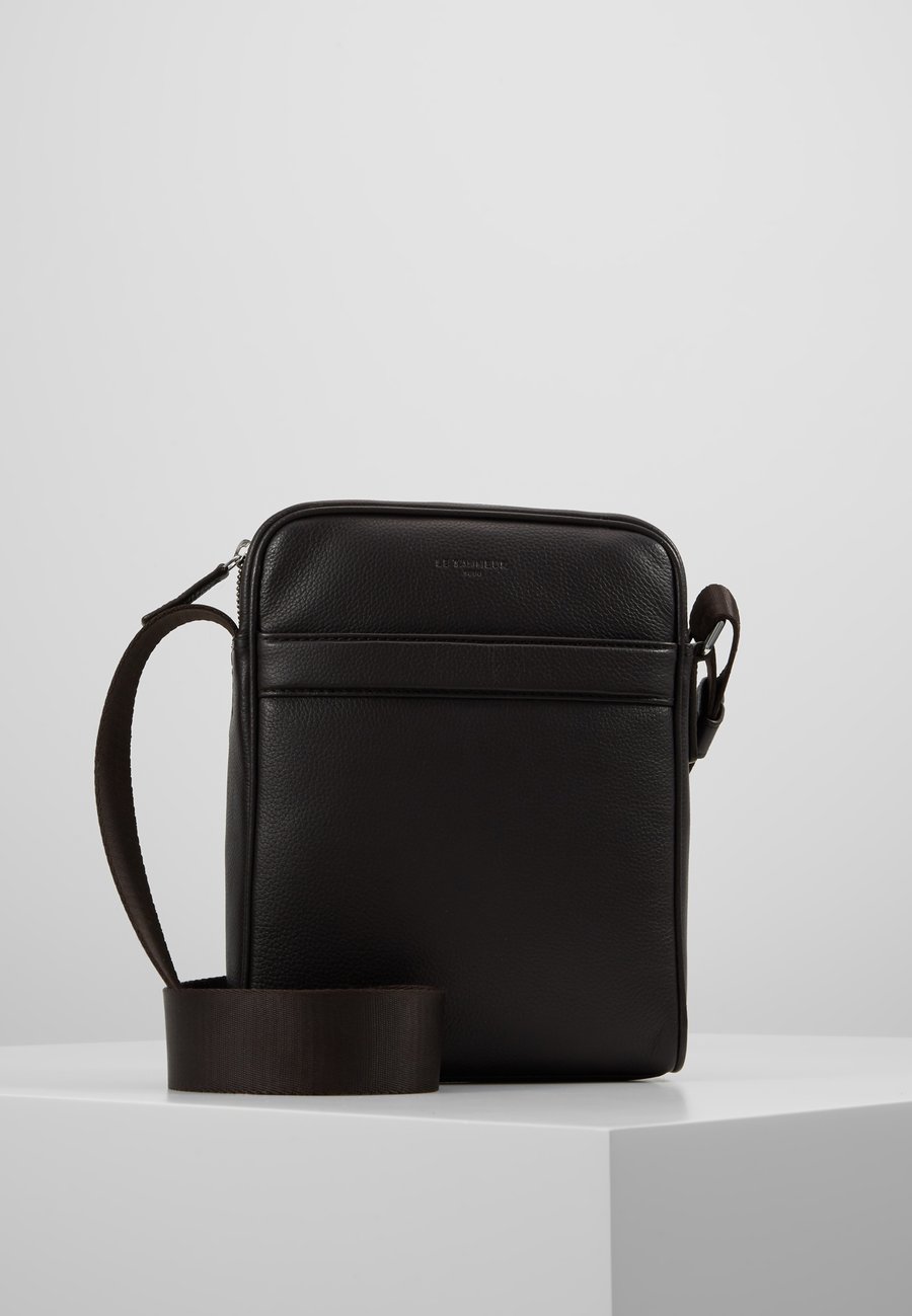 Сумка кросс-боди Le Tanneur CHARLES, Cafe/Camel
Сумка кросс-боди Le Tanneur CHARLES, Cafe/Camel