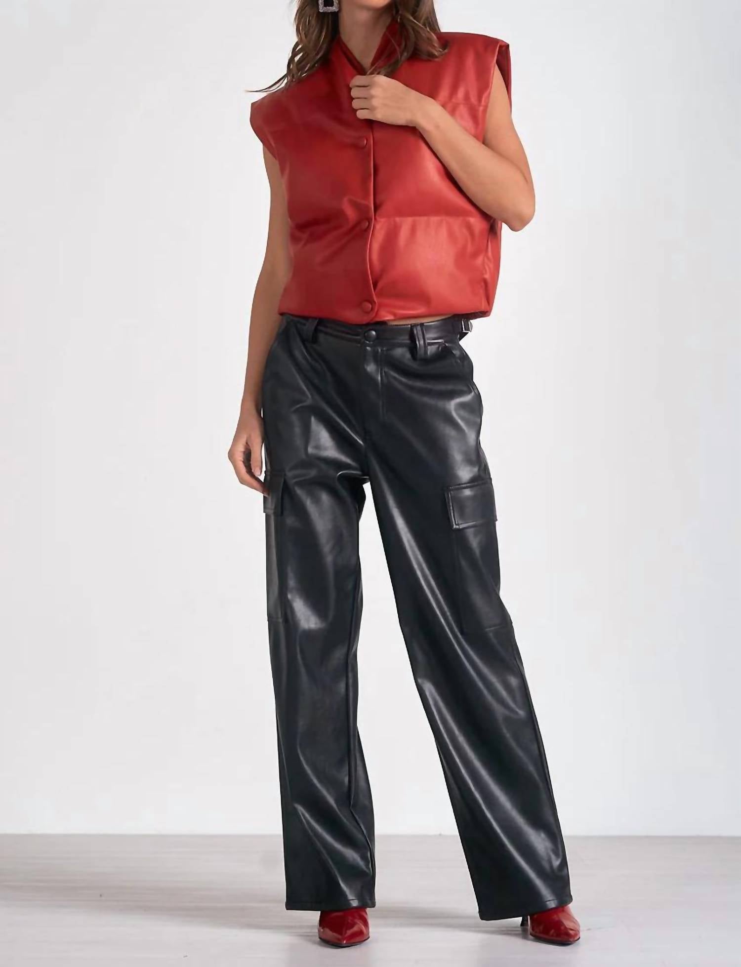 Жилет Skye из искусственной кожи красного цвета ELAN
Жилет Skye из искусственной кожи красного цвета ELAN