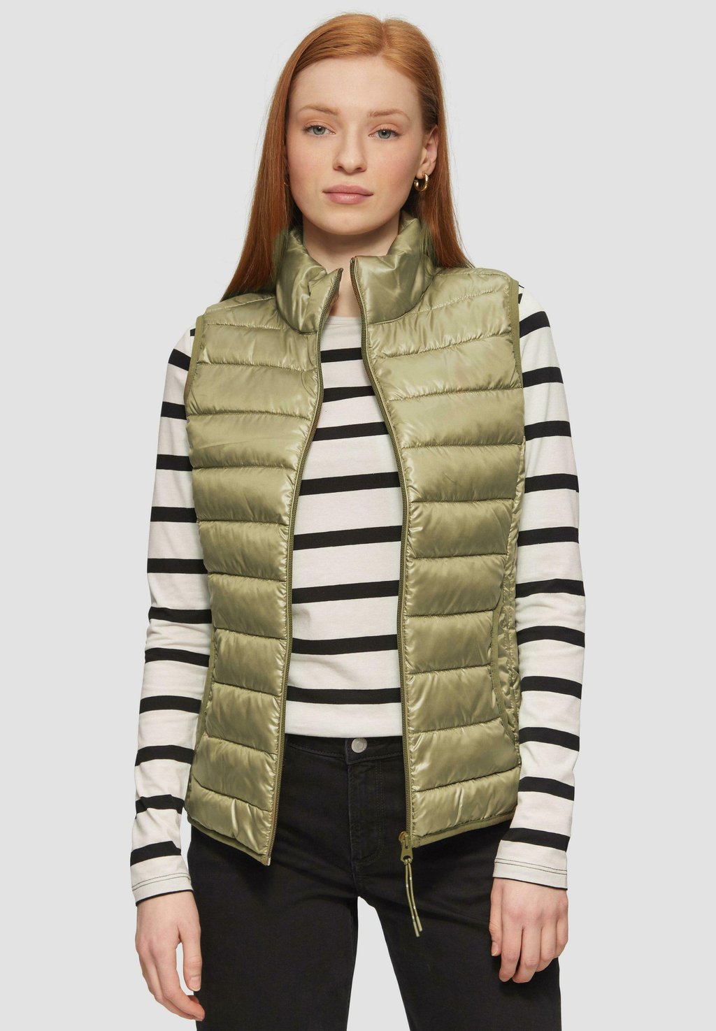 Жилет STEPP MIT STEHKRAGEN QS, темно-зеленый
Жилет STEPP MIT STEHKRAGEN QS, темно-зеленый