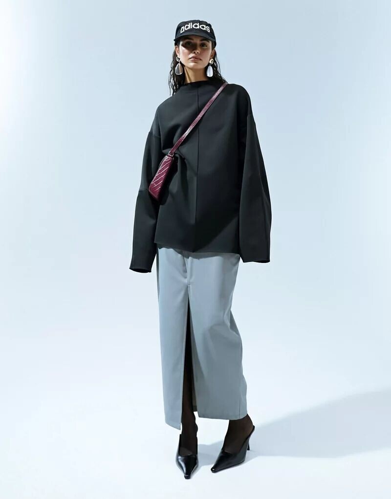 Черный свободный свитшот из неопрена с длинными рукавами и разрезом по бокам ASOS
Черный свободный свитшот из неопрена с длинными рукавами и разрезом по бокам ASOS