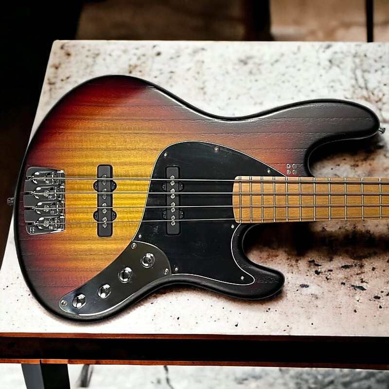 Басс гитара Sandberg California TT-4 SuperLight 3-Tone Sunburst/Roasted Maple 
Басс гитара Sandberg California TT-4 SuperLight 3-Tone Sunburst/Roasted Maple