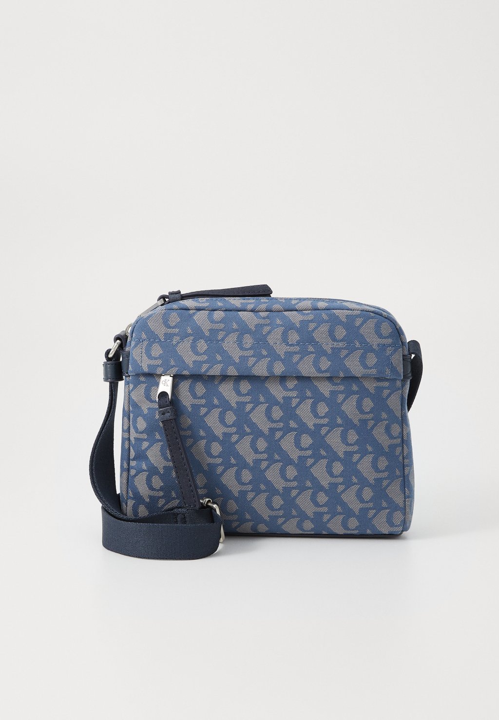 Сумка через плечо Across body bag Calvin Klein Jeans, светло-голубой
Сумка через плечо Across body bag Calvin Klein Jeans, светло-голубой