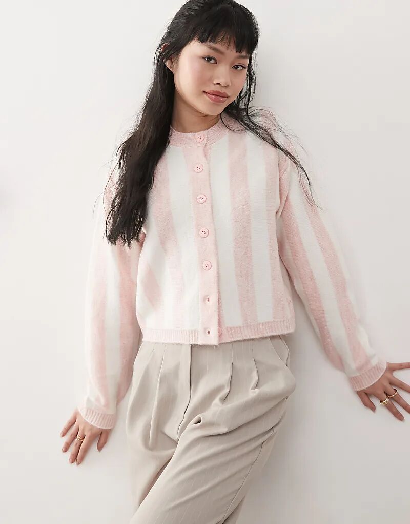 Вязаный кардиган в розовую полоску Miss Selfridge
Вязаный кардиган в розовую полоску Miss Selfridge